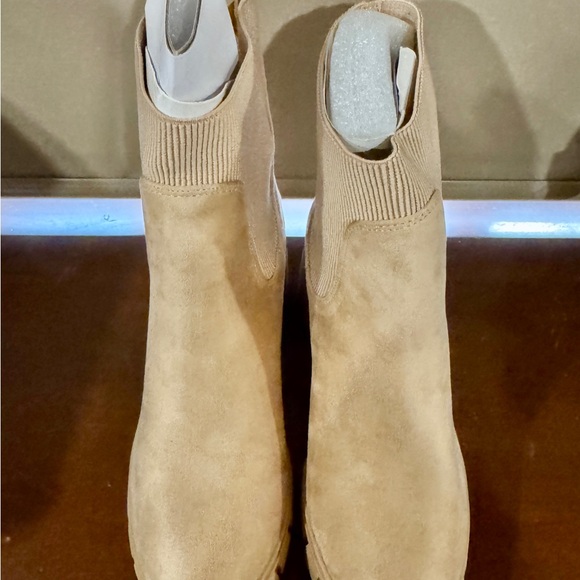 NWT Tan Suede Ankle Boots - Picture 5 of 5